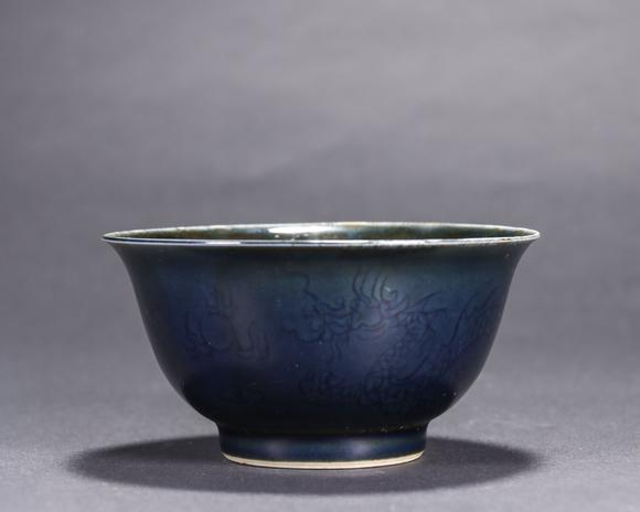 大明弘治年制款霁蓝釉云龙纹碗