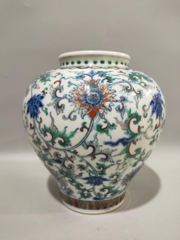 斗彩缠枝莲寿字纹罐估价_清乾隆 斗彩缠枝莲寿字纹罐高清大图_易拍