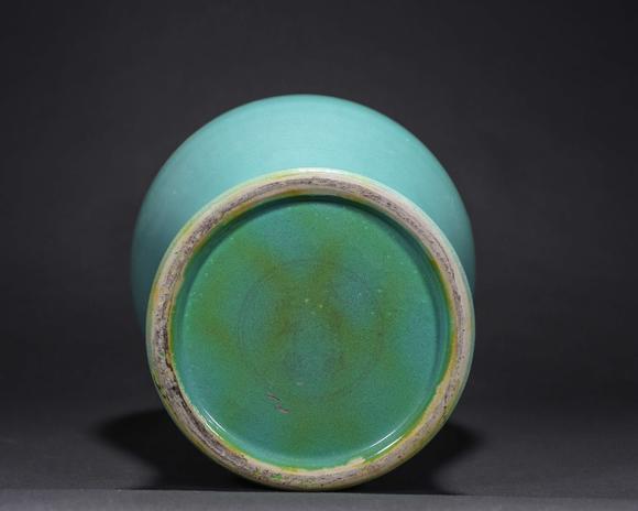 大清雍正年制款宜钧釉观音瓶