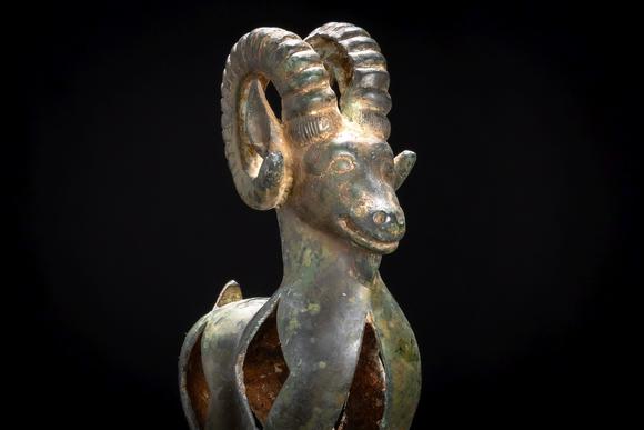 时代铜器铜羊纹马车具