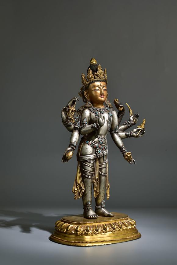 清乾隆铜鎏金八臂文殊菩萨