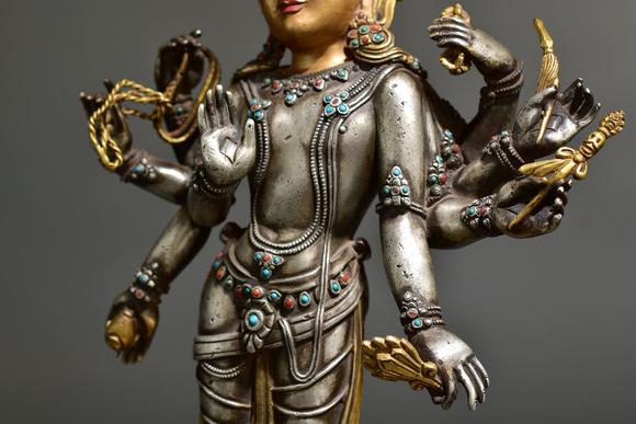 清乾隆铜鎏金八臂文殊菩萨