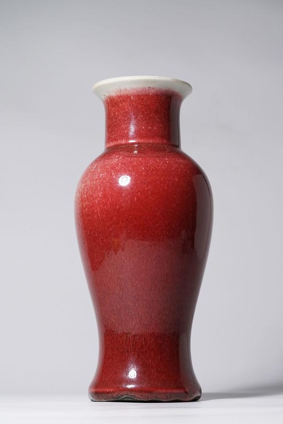 清晚期郎窑红釉观音瓶