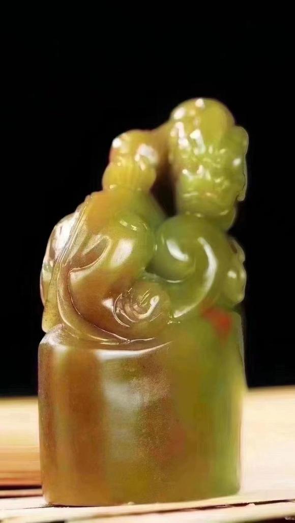 寿山月尾艾叶绿瑞兽