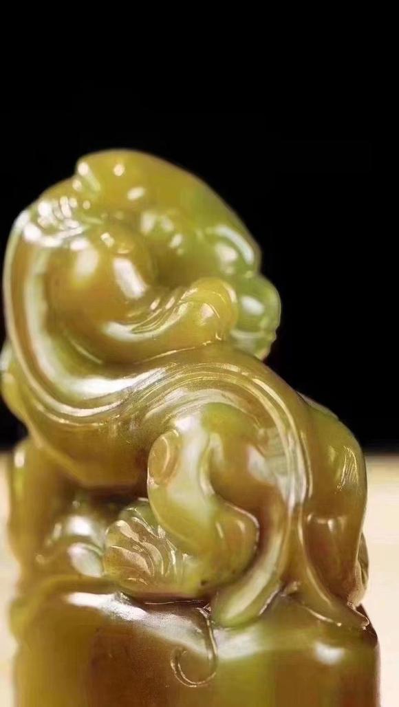 寿山月尾艾叶绿瑞兽