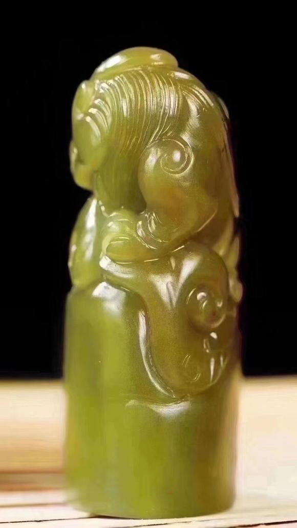 寿山月尾艾叶绿瑞兽