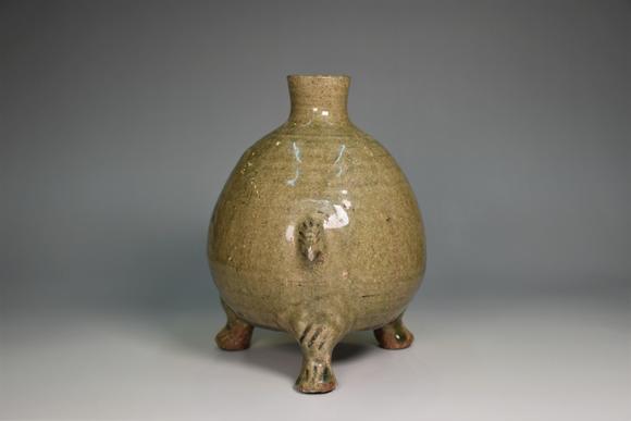 宋代龙泉窑黄釉水滴