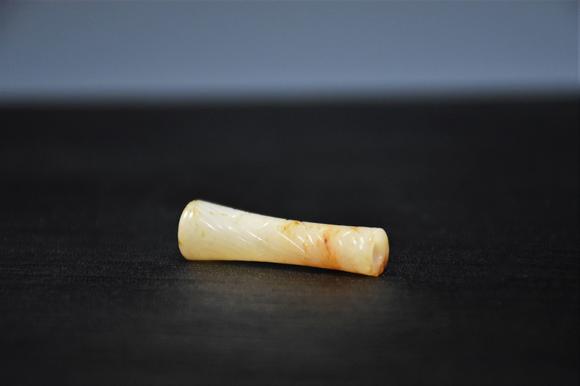 香港天宝和田白玉束腰勒子