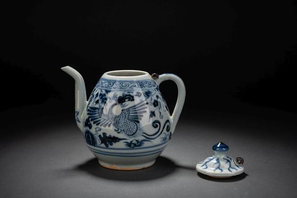 元代青花凤纹花卉执壶