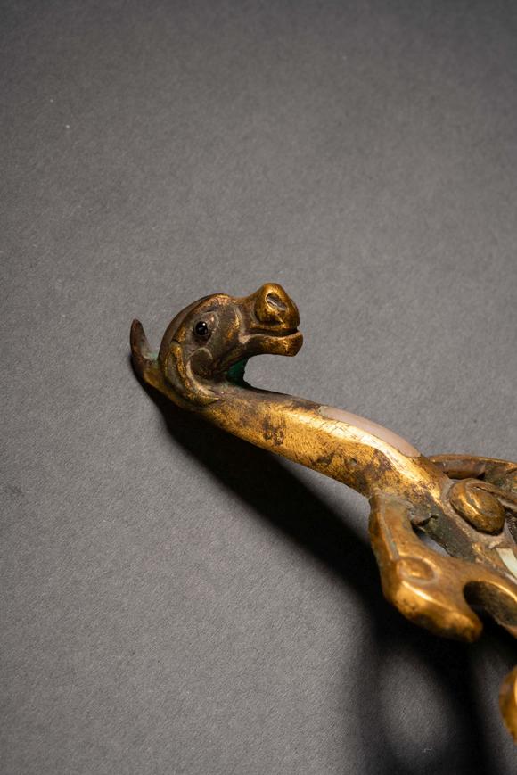 中国古代铜鎏金嵌玉带钩