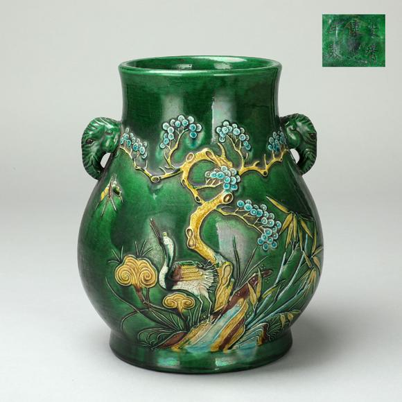 清康熙素三彩松鹤延年象耳尊