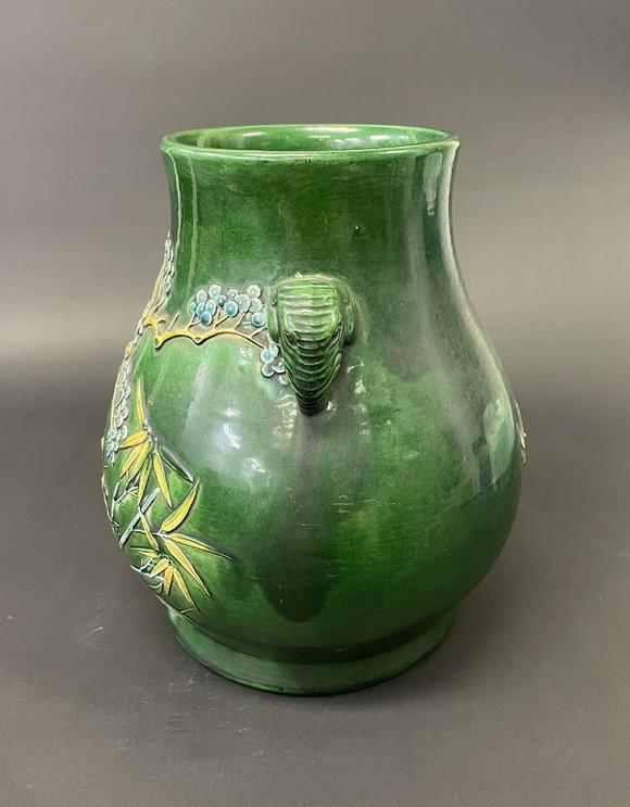 清康熙素三彩松鹤延年象耳尊