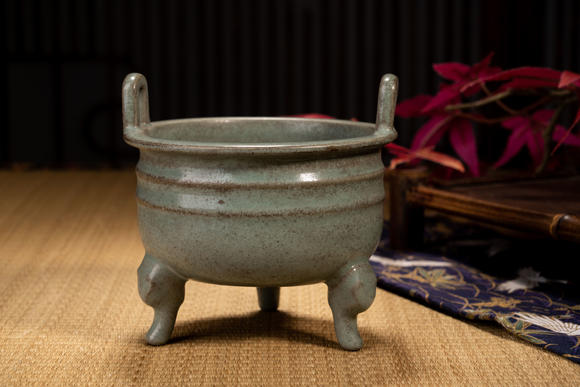 日本东海名古屋中国古代官窑三足香炉