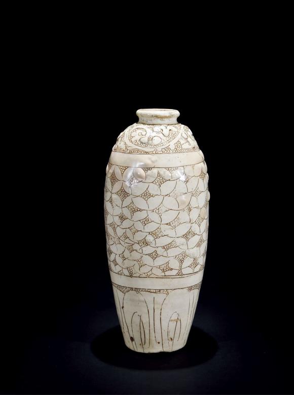 (株)横浜国际オークション宋代 登封窑白釉珍珠地花卉纹梅瓶