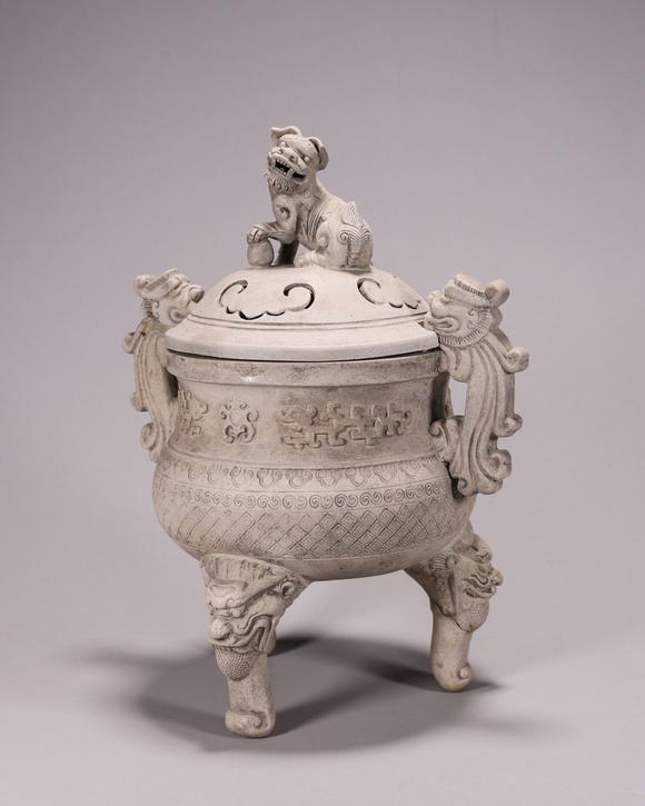 石湾窑狻猊云纹龙耳香炉