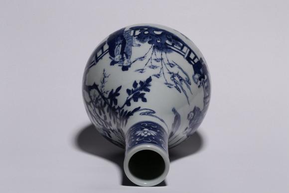 大明崇祯年制款青花人物胆瓶