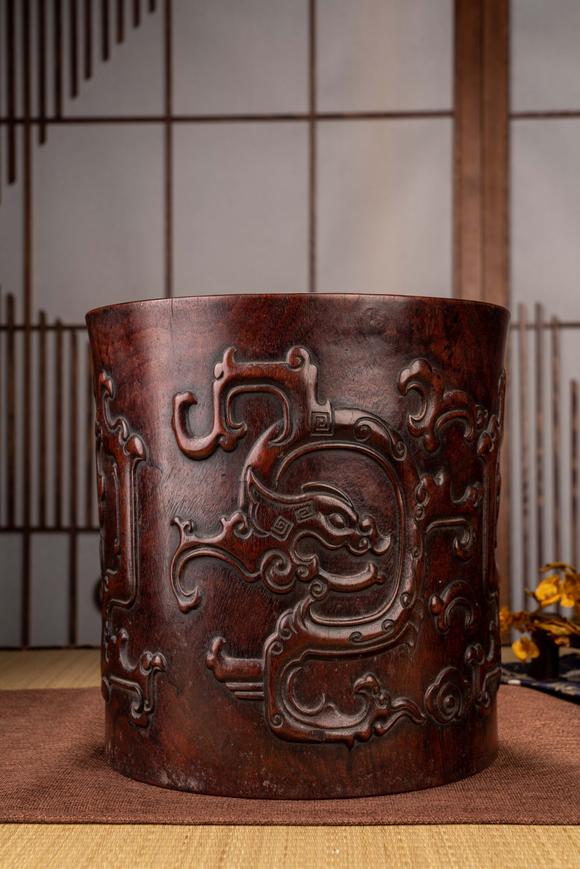 日本东海名古屋清代紫檀木雕笔筒