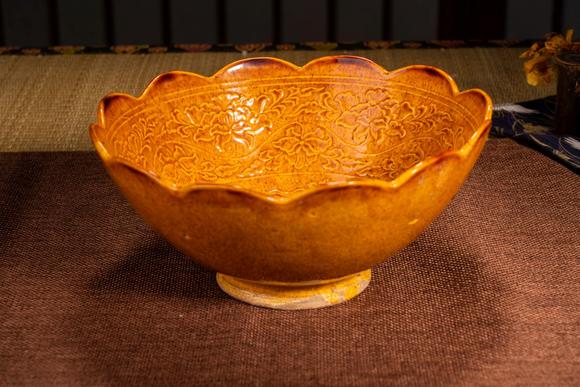 中国古代黄釉花口碗