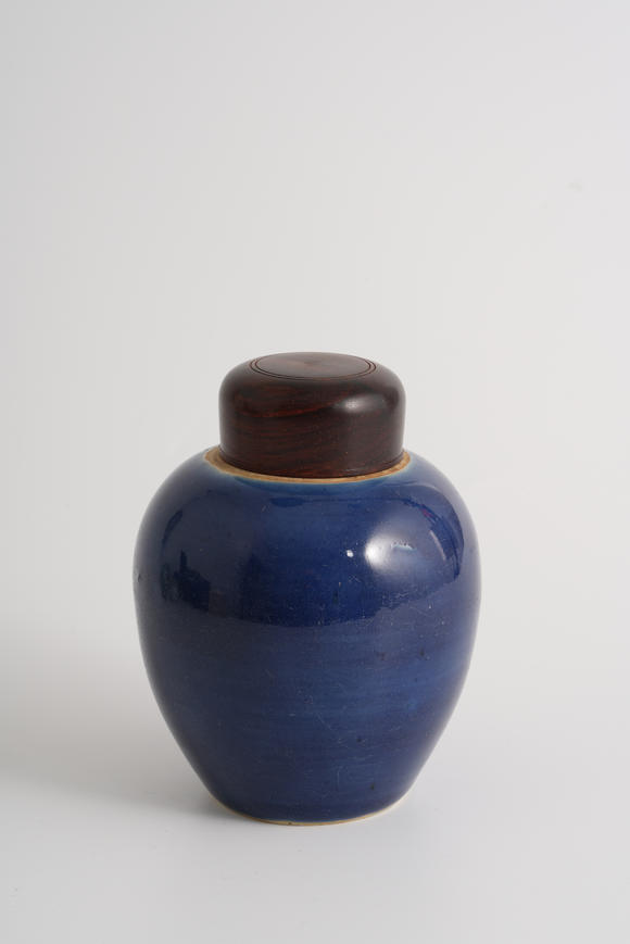 清乾隆祭蓝釉小罐