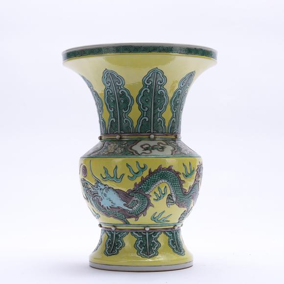 素三彩龙纹瓶