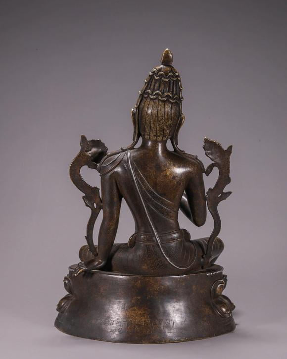 西藏帕拉王朝铜嵌银观音菩萨