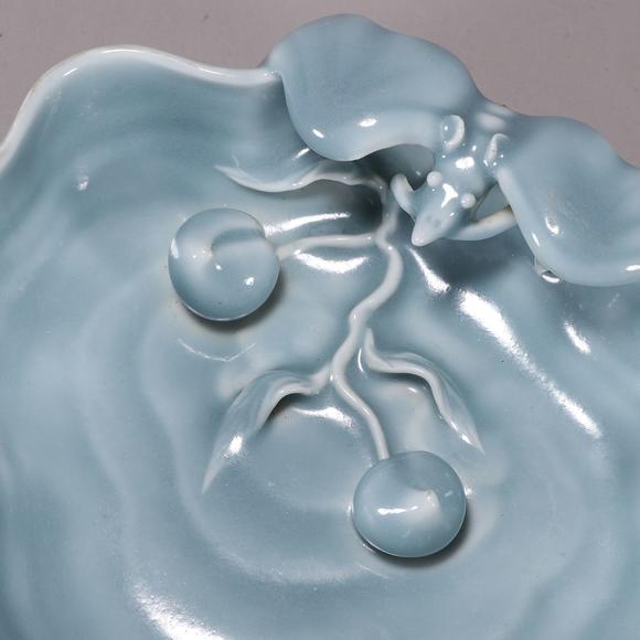 天蓝釉福寿纹花口洗