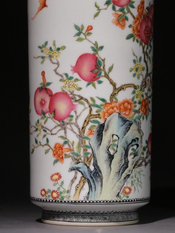 富澜海拍卖"洪宪年制"款粉彩多子多福蝙蝠石榴纹赏瓶一对