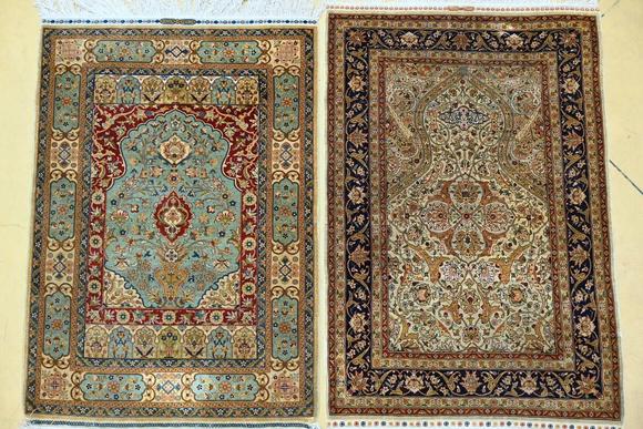 Two Oriental rugs 'vase with flowers' (110x77cm) 'flowers with blue ...