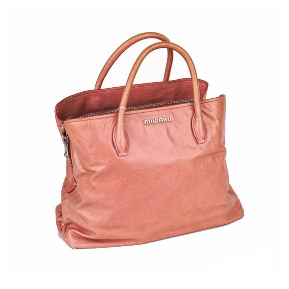 华艺国际miumiu粉色油蜡手提包