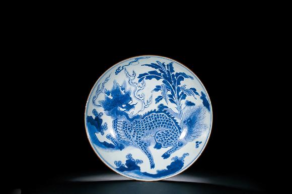 清顺治青花麒麟纹大盘