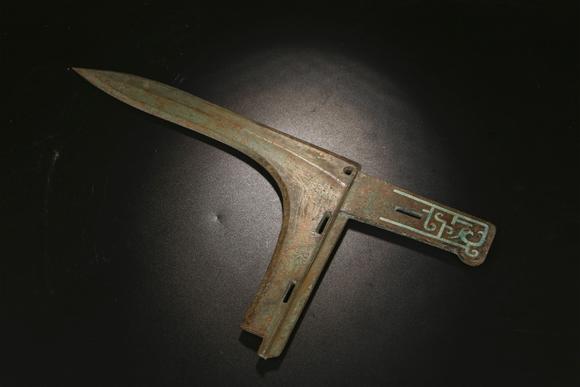 mega international auction汉铜胎错金战戈a chinese