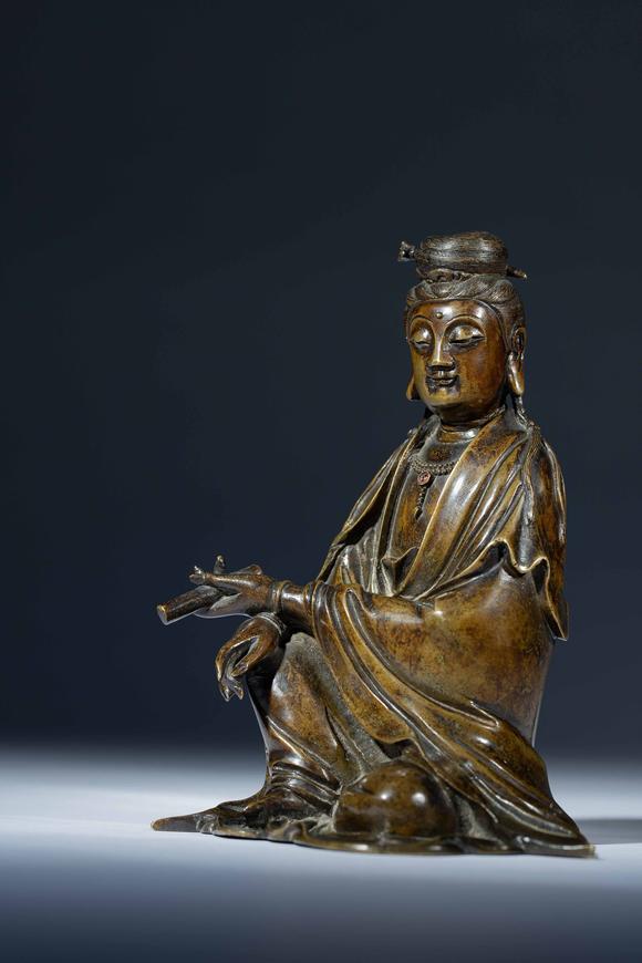 明铜雕持经观音