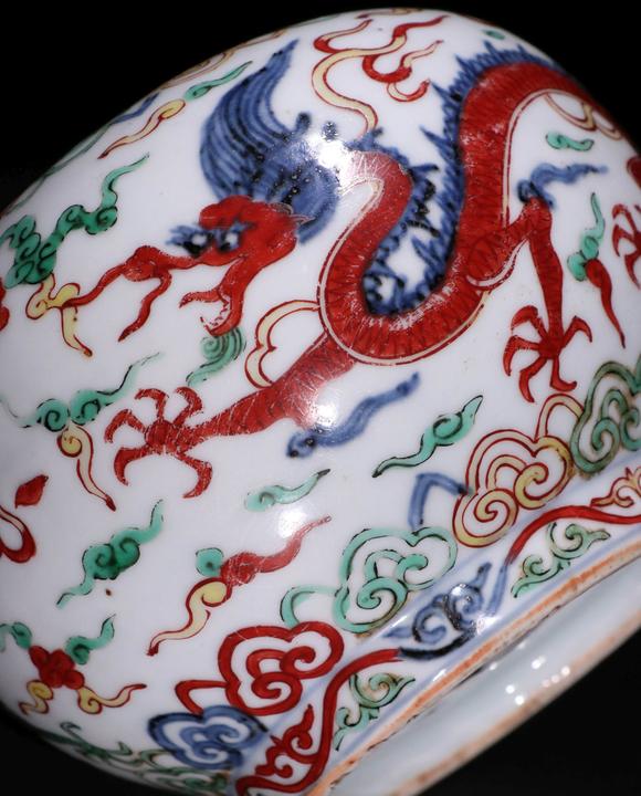 明代五彩云纹罐