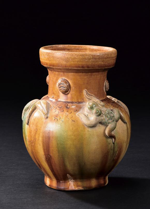 三彩贴蛙竹叶纹壶