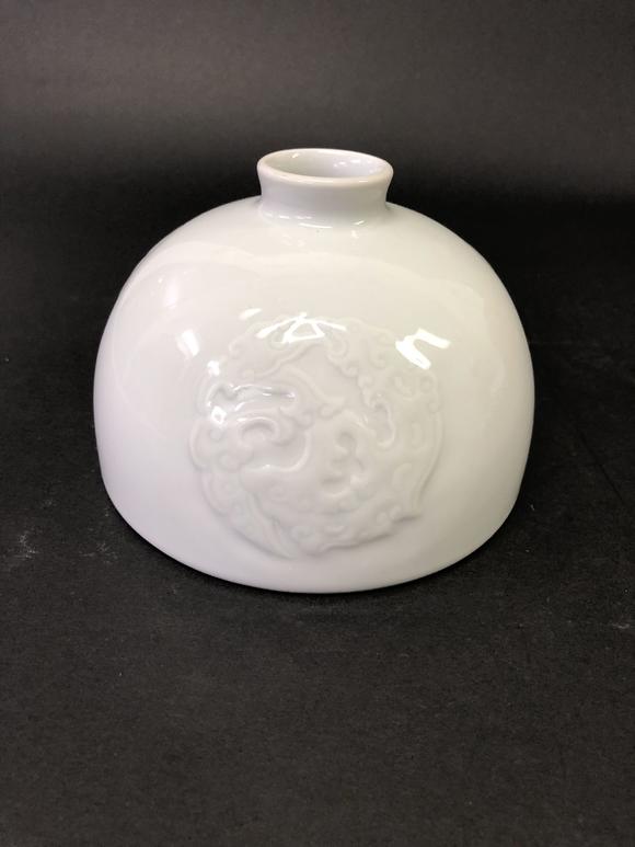 清康熙 白釉团龙纹太白尊