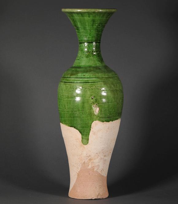 greenglazedvasefromliao辽代绿釉瓶一对