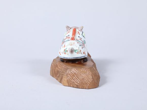 明五彩兽形摆件