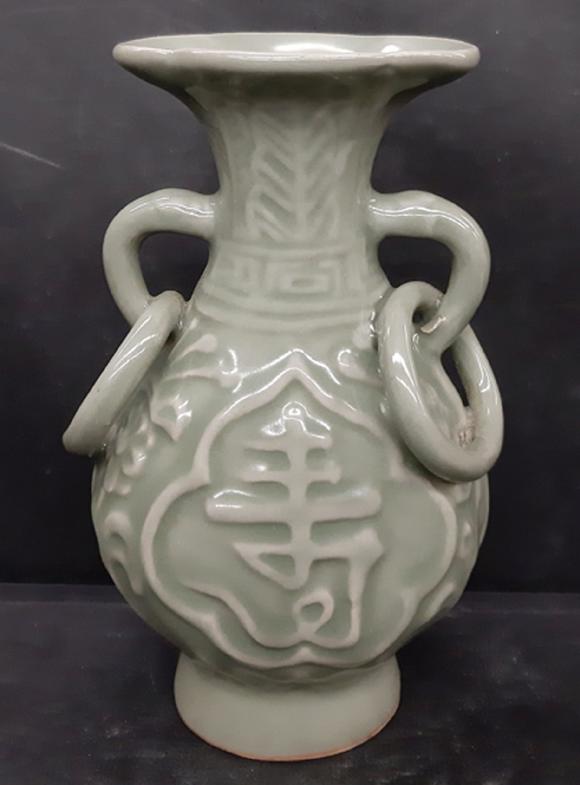 书画艺拍龙泉青釉福寿双耳瓶