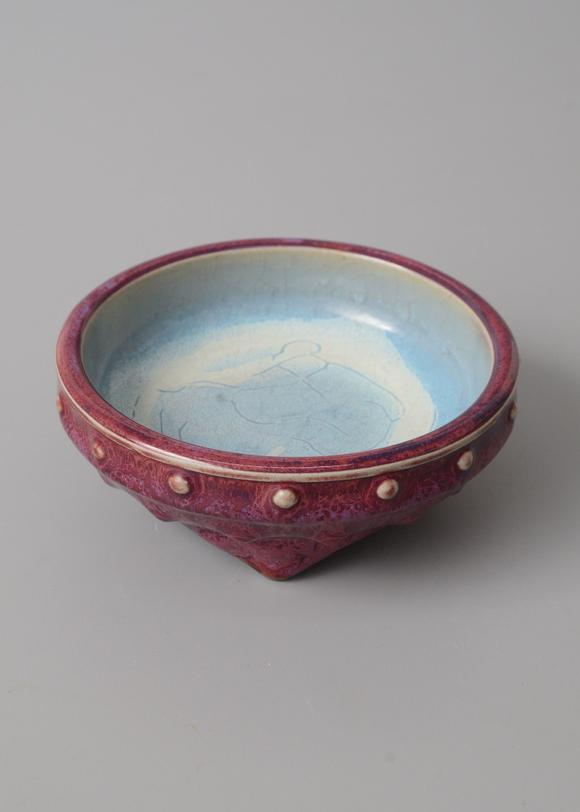 钧窰葡萄紫釉鼓钉三足水仙盆