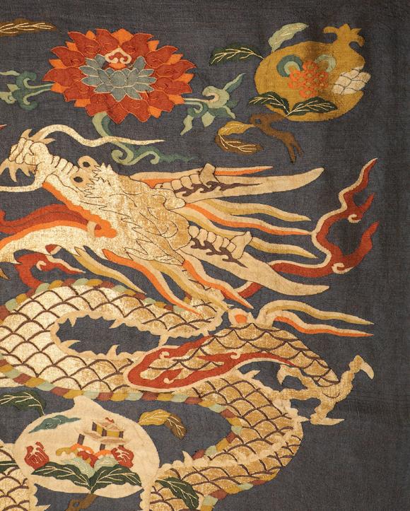 leatherdragonpaintingfromqing清代龙纹缂丝