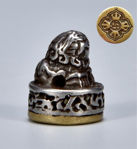 藏传寒铁狮钮镶黄铜十字金刚杵印