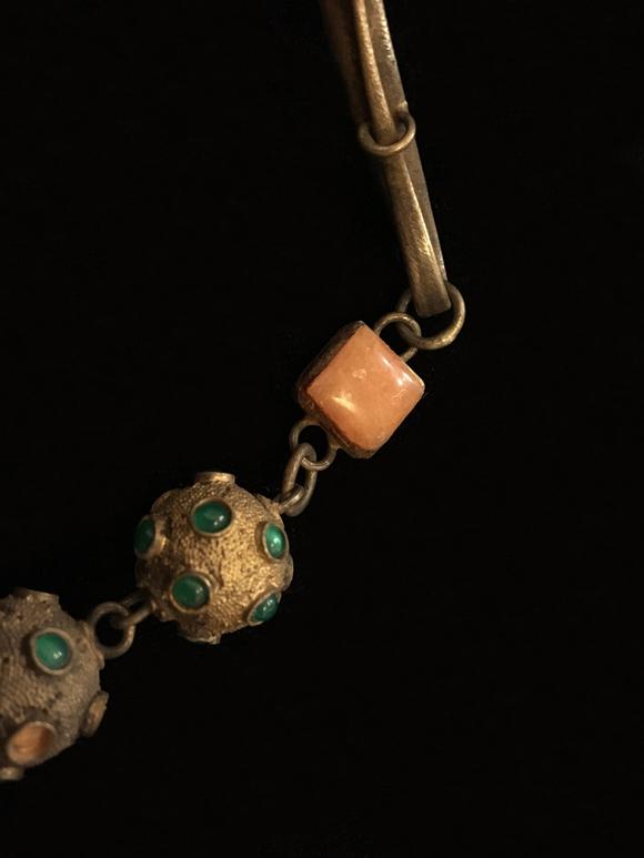 唐代镶宝石项链