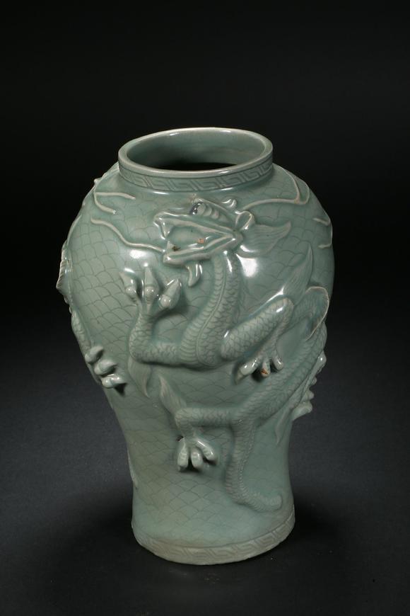 celadondragonvaseinsongdynasty宋代青瓷龙纹瓶