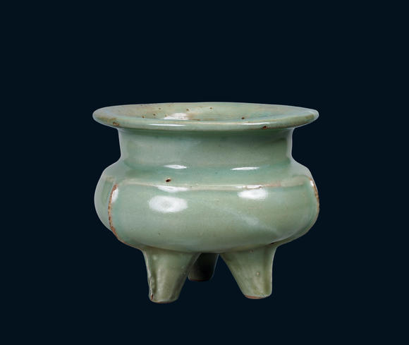 元代龙泉窑三足香炉
