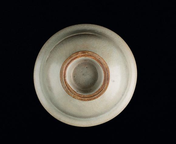 金代(1115-1234) 钧窑月白釉折腰碗