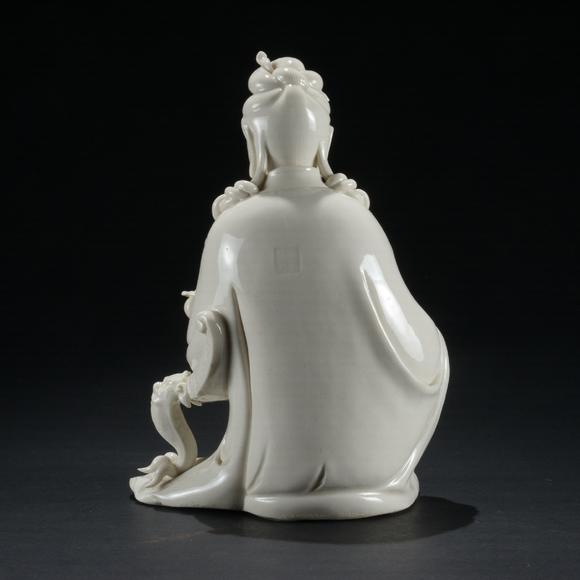 明代何朝宗印德化窑执如意自在观音菩萨座像