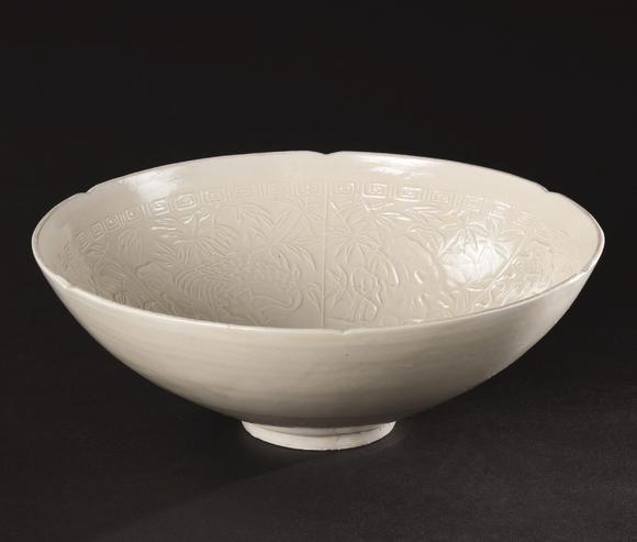 金代11151234定窑印花竹鹤纹花口碗